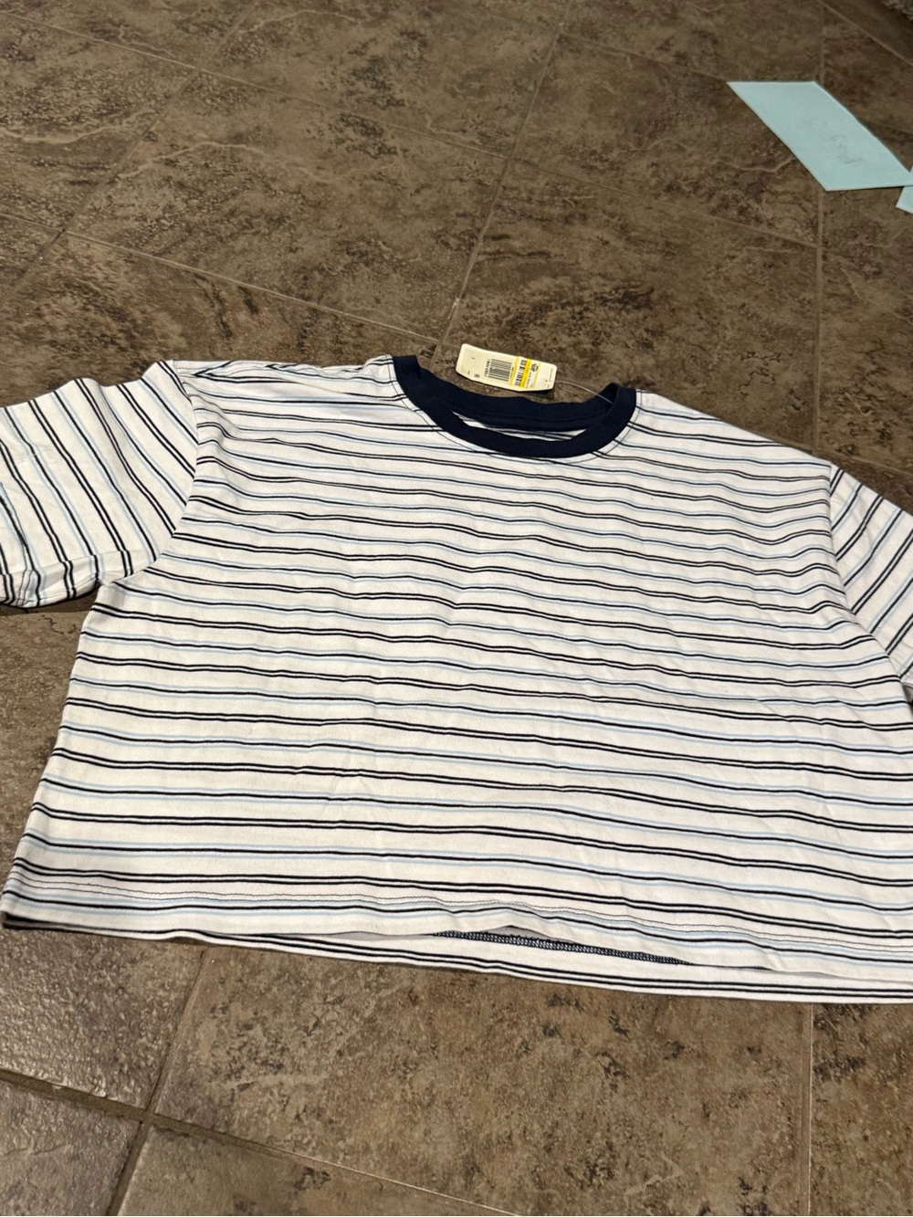 🫑Levi’s Women’s Navy & White Striped Crewneck crop Tee